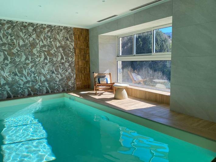 Location de vacances pour 15 personnes, avec terrasse ainsi que piscine et vue dans Saint-Martin-de-Valamas