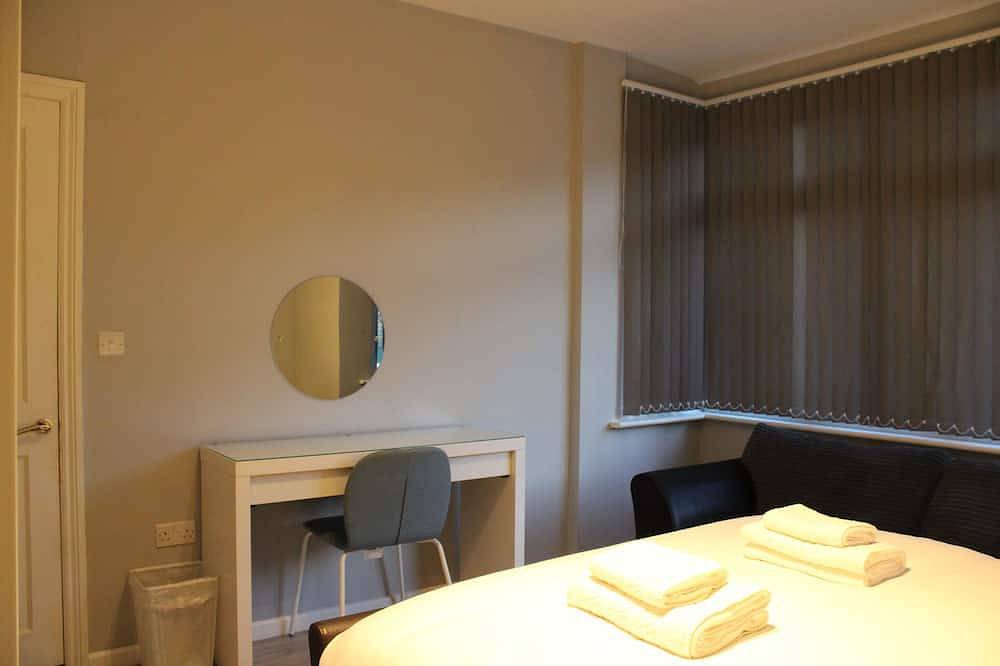 Beautiful 4 Bedrooms House in Croydon, London