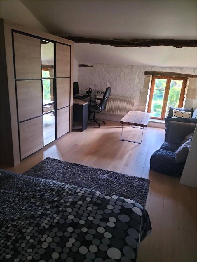 Gîte pour 4 personnes, avec jardin ainsi que piscine et vue à Saint-Martin-de-Lerm