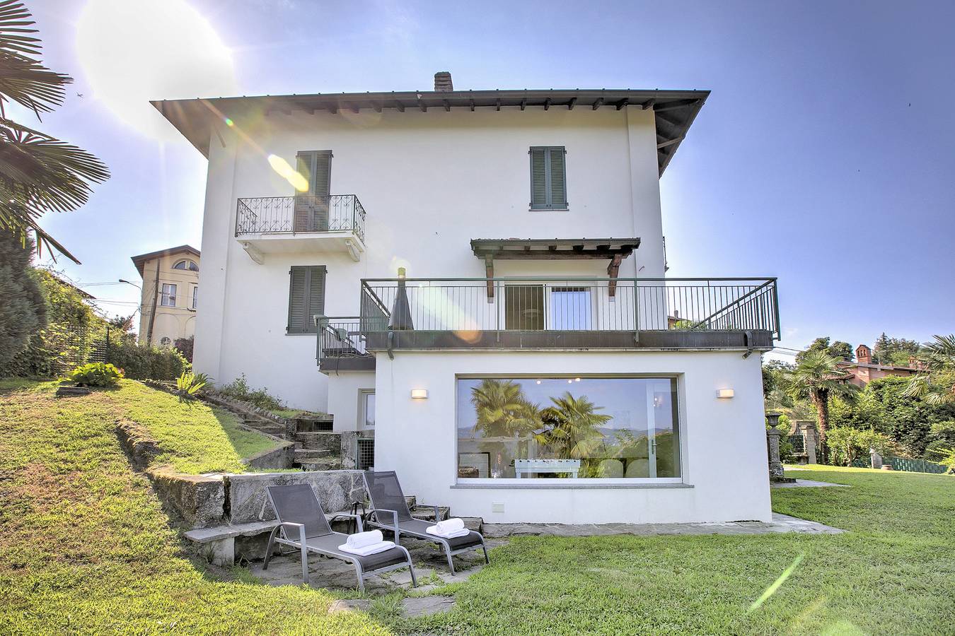 Villa La Rocca Mountain and Lake View in Taino, Lago Maggiore (Lombardei)