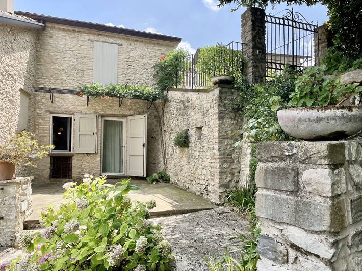 Appartamento per 3 persone, con panorama e balcone nonché giardino in Pennabilli