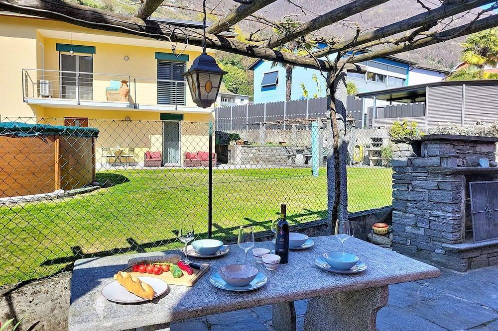Ganze Wohnung, Herrliche Wohnung für 4 Personen mit Klimaanlage,  W-Lan, Tv, Innenhof und Panoramablick in Cugnasco-Gerra, Tessiner Alpen