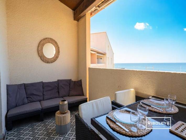 Gîte pour 4 personnes, avec piscine et balcon, adapté aux familles dans Plage de la Farinette