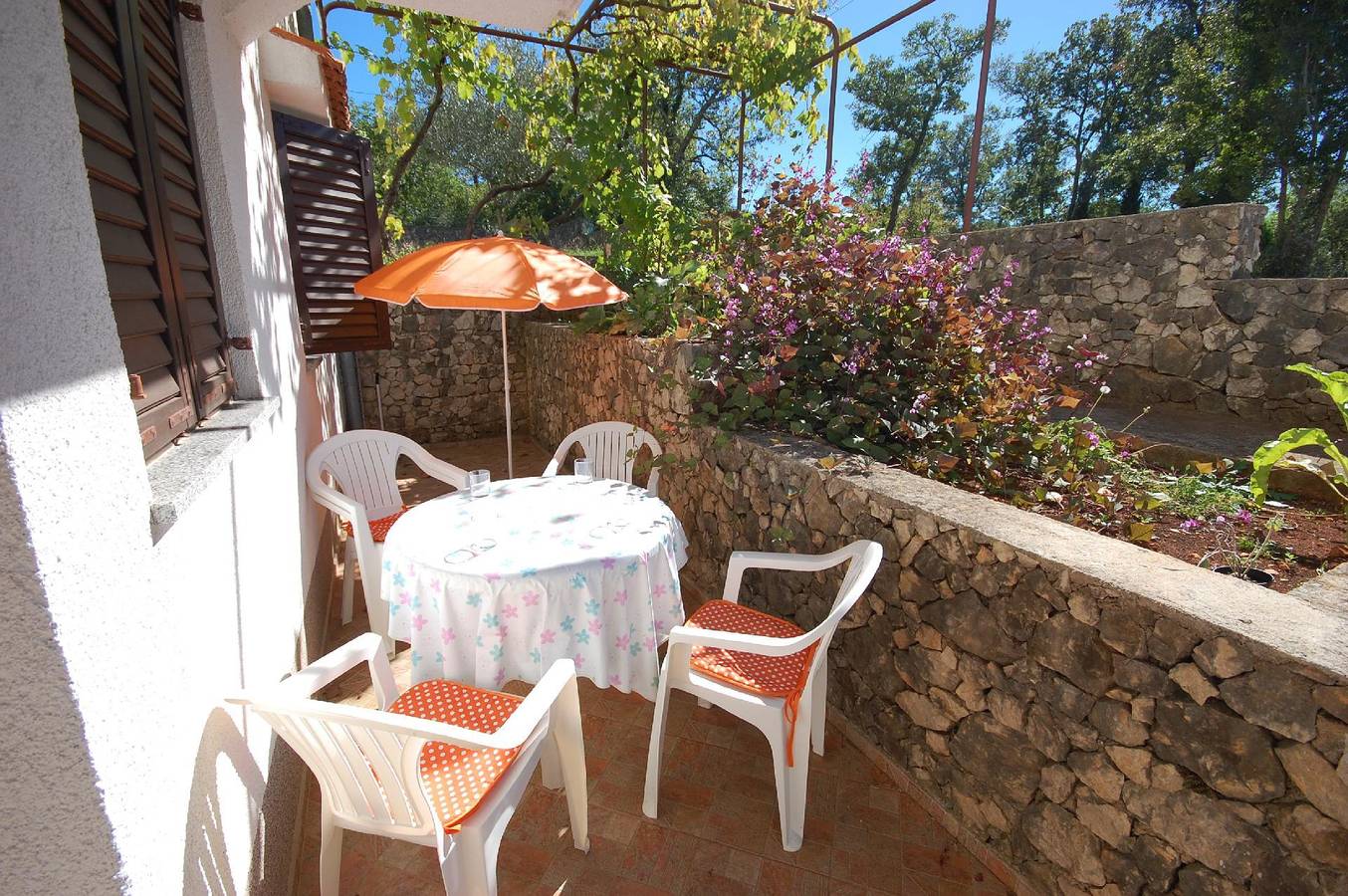 Entire holiday apartment, Holiday apartment for 4 people with terrace in Njivice, Krk