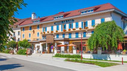 Hôtel pour 2 personnes, avec piscine et jardin dans Lac de Saint-Point