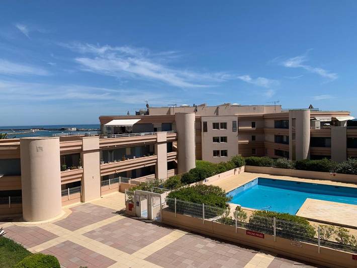 Gîte pour 5 personnes, avec vue ainsi que piscine et terrasse dans Port de Sète