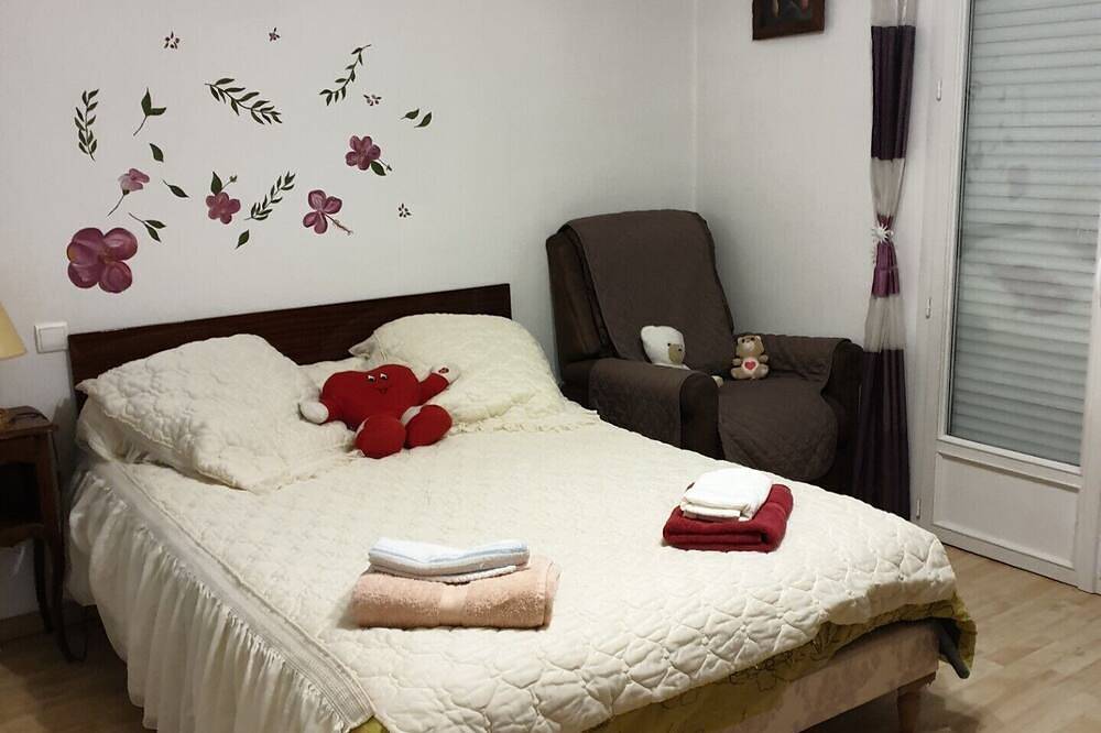 Chambre  maison de ville à Lourdes 10mn du sanctuaire 15 kms des pistes de skis in Lourdes, Hautes-Pyrénées