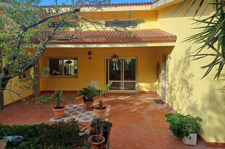 Ferienhaus für 4 Personen, mit Terrasse und Garten