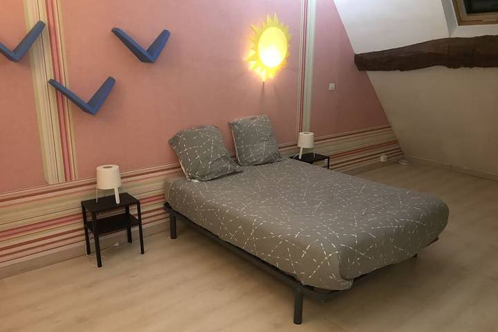 Location de vacances pour 8 personnes, avec terrasse à Saint-Sernin-du-Plain - 4