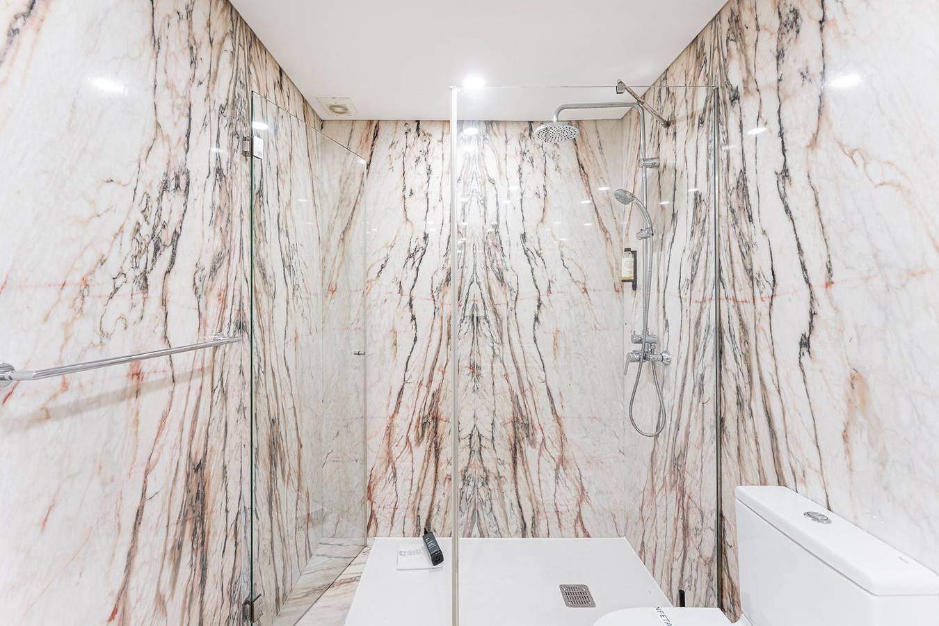 Appartement entier, Guestready - Blossom Mosaic Daffodil Apartment in Porto, District de Porto