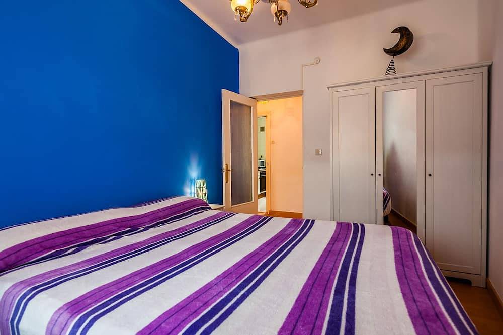 Apartamento entero, Apartamento en paseo marítimo Santoña, a escasos metros de puerto y playa. Wifi in Santoña, Costa de Cantabria