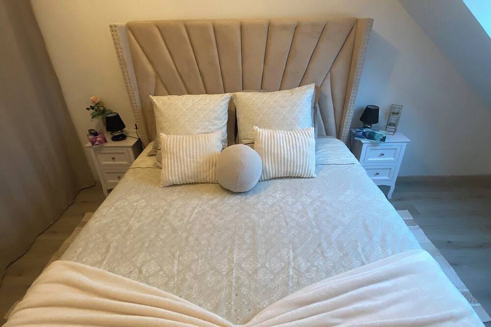 Entire apartment, All accommodations within 24 hours in Le Mans, Sarthe