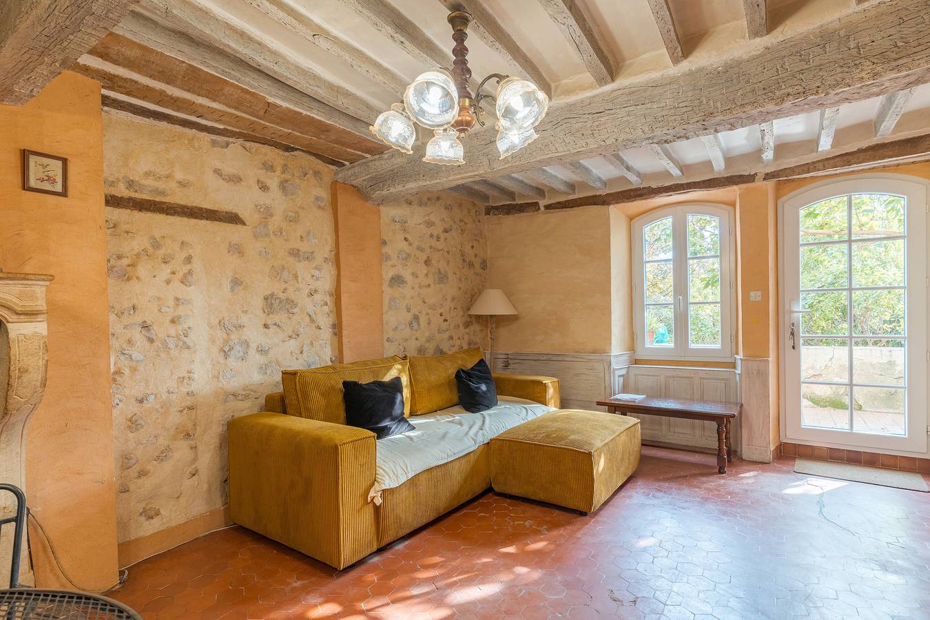 Holiday Home 'Demeure Vigneronne Avec Jardin' with Mountain View, Private Terrace and Wi-Fi in Tavernes, Brignoles region
