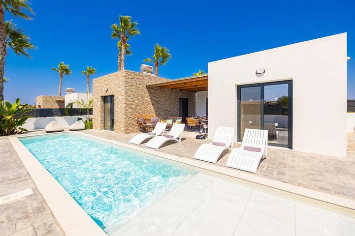 Villa for 4 people, with Terrace and Yard in Rhodes