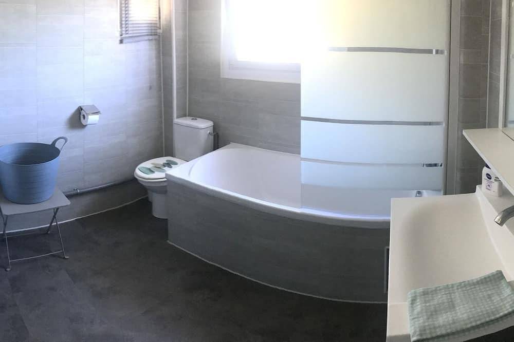 Entire apartment, Near Paimpol, Apartment 200m from Bréhec Beach in Plouézec, Côte de Goëlo