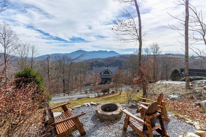 Vacation rental for 12 people, with hot tub and balcony in Sugar Mountain