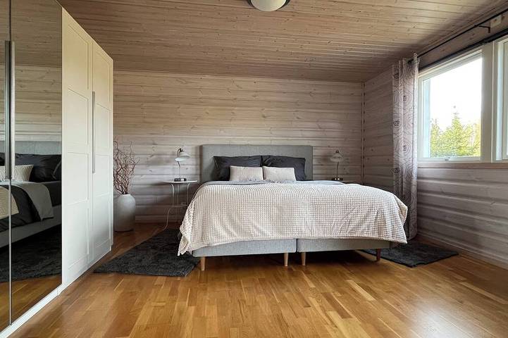 Beautiful 150-square-meter villa with an open gallery, a fireplace, and a boat on the lake in Nybro region