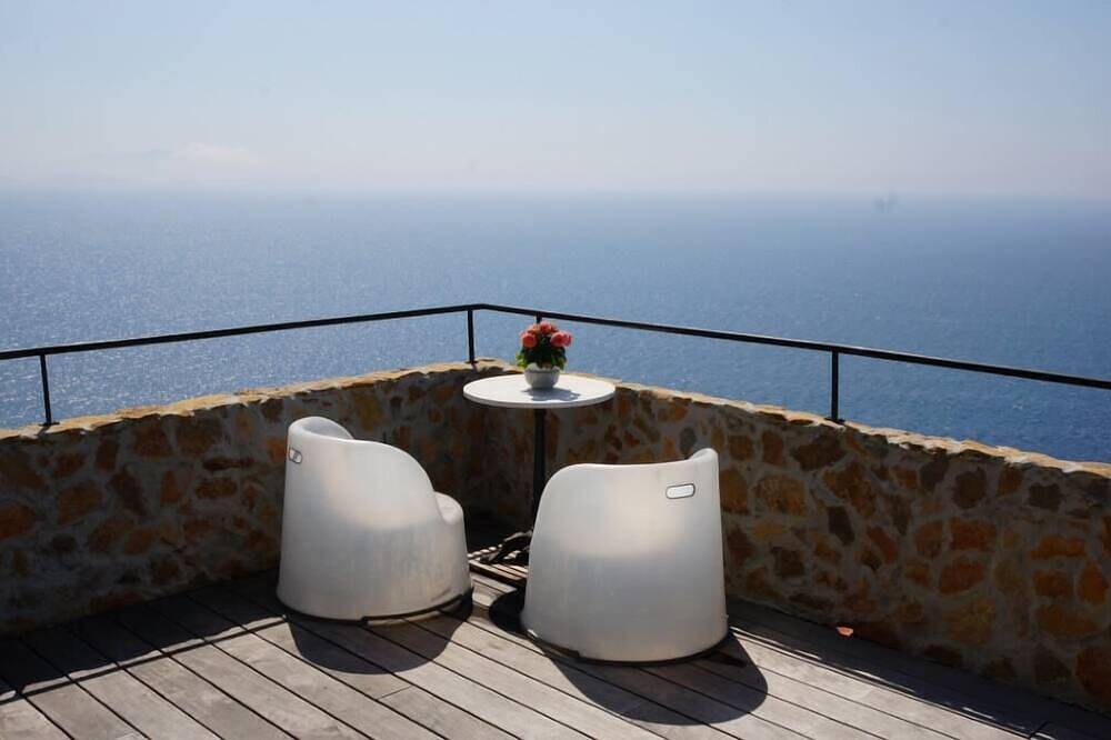 Entire apartment, Residential flat in Ensuès-la-Redonne, Istres region