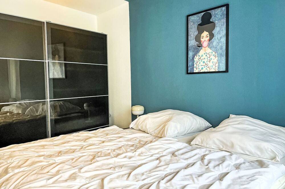 Entire apartment, Nice apartment for 5 people with Wifi, Tv and balcony in Siegburg, Rhein-Sieg-Kreis