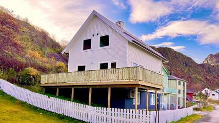 Ferienhaus für 7 Personen, mit Whirlpool und Garten auf den Lofoten