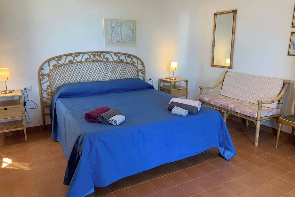 Detached villa Sea view Parking Wifi Terrace Dishwasher and washing machine Dog in Eden Rock, Cagliari e Dintorni