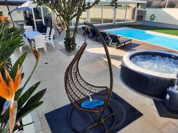 Gîte pour 6 personnes, avec vue ainsi que jardin et piscine, animaux acceptés dans Belinho