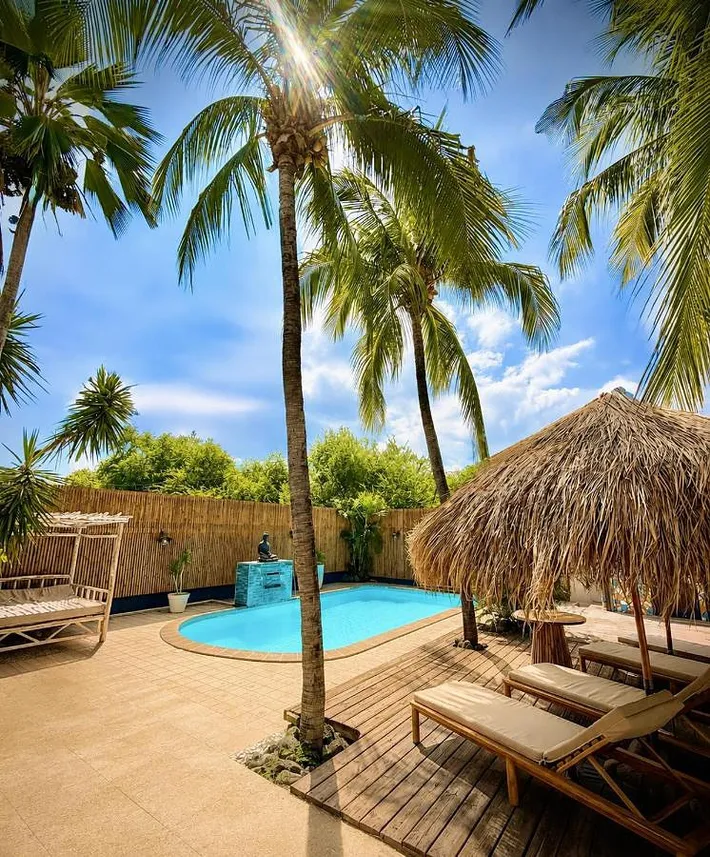 Hôtel pour 3 personnes, avec piscine et jardin - 1