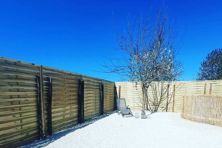 Gîte pour 4 personnes, avec jardin et terrasse dans La Brousse