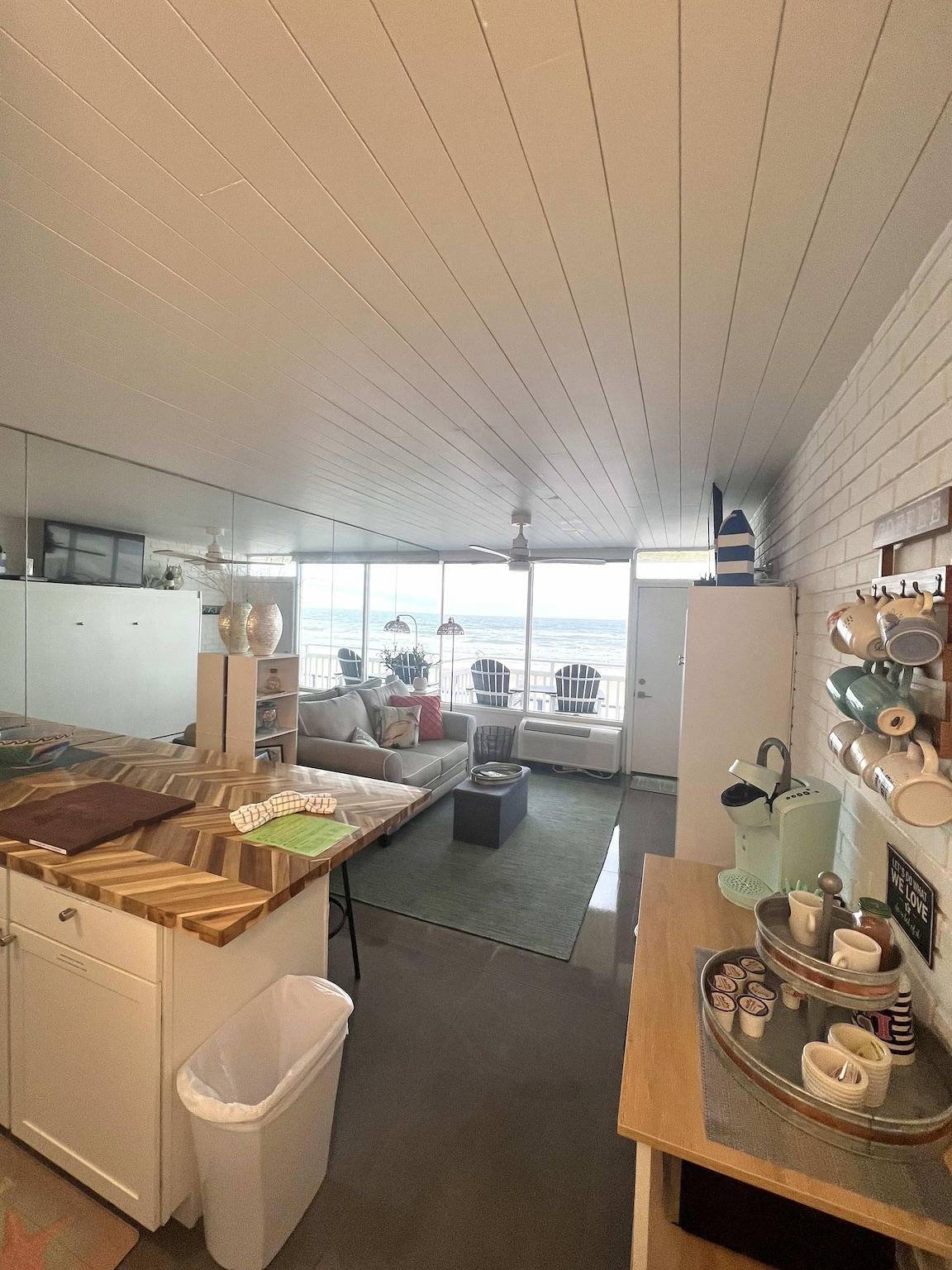 Ganze Wohnung, Sapphire Shores- Oceanfront at Symphony Beach Club in Ormond Beach, Florida