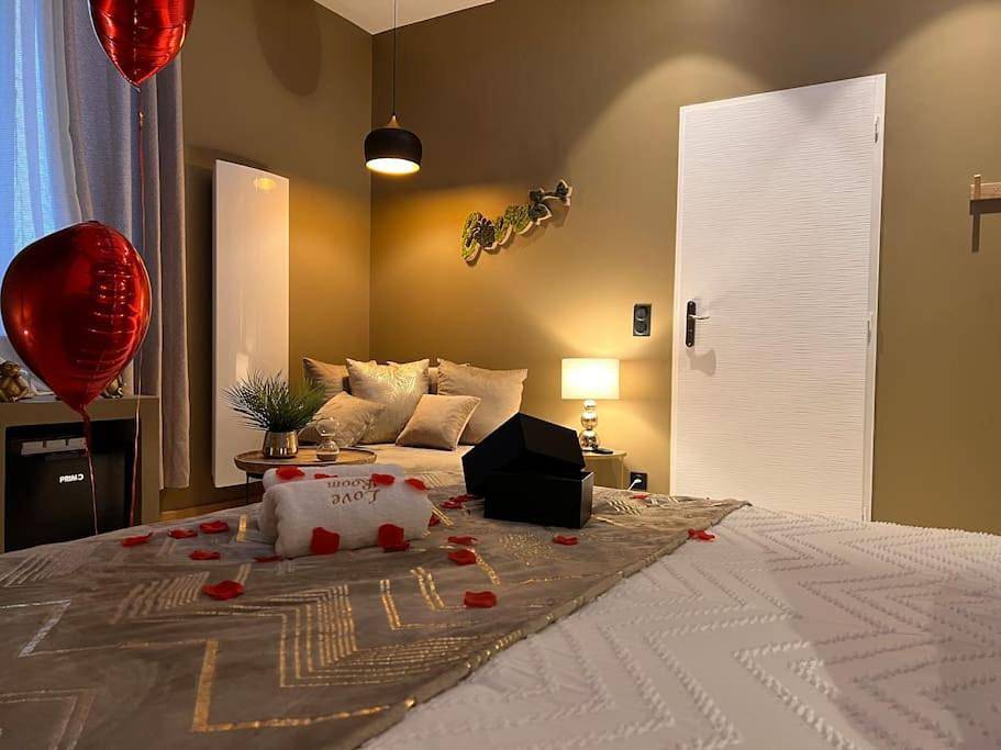 Appartement entier, Loving room cocooning avec jacuzzi « la terre » in Jujurieux, Nantua