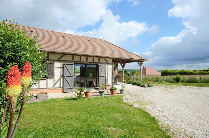 Gîte pour 4 personnes, avec Terrasse ainsi que Jardin et Piscine