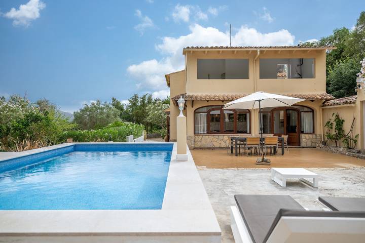 Villa 'Negri' mit privatem Pool, Wi-Fi und Klimaanlage in Pollença, Mallorca Norden