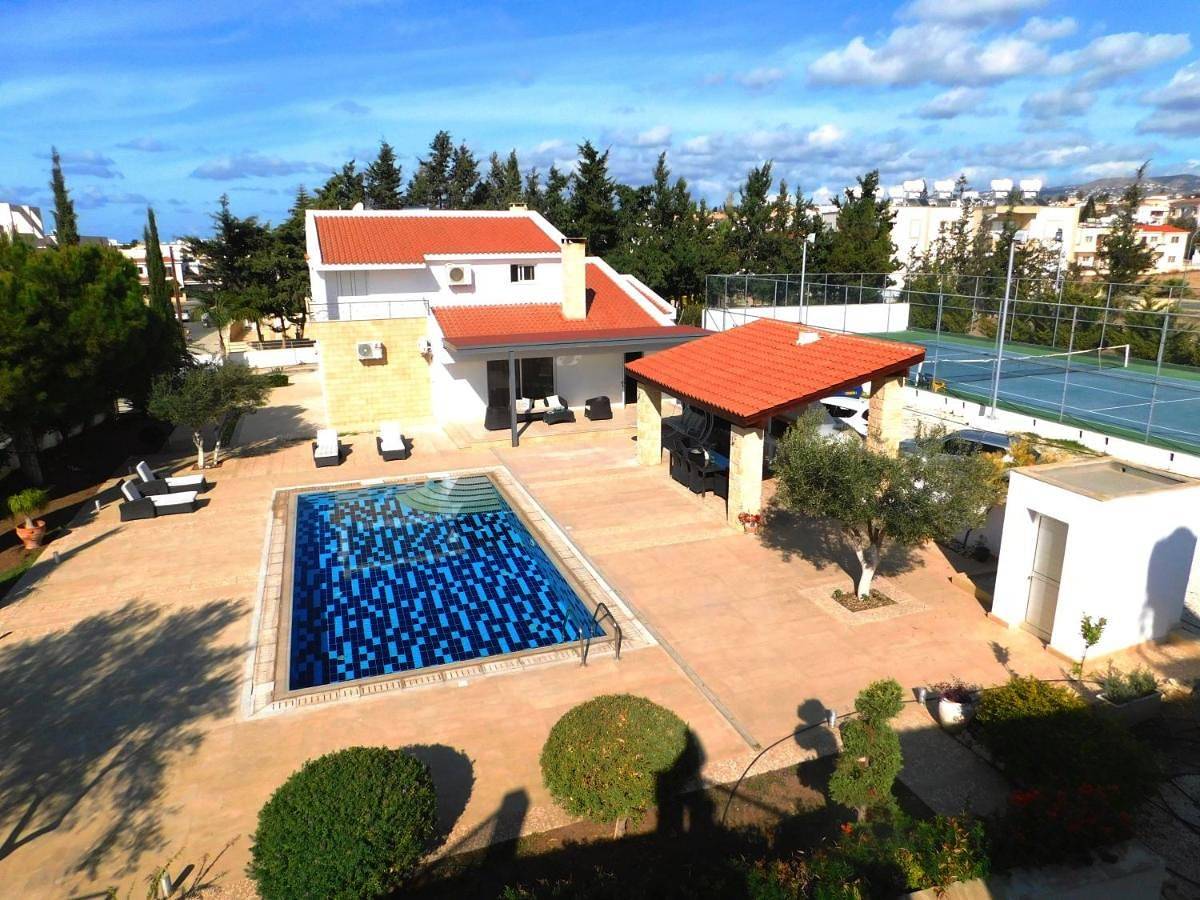 6 bdr villa with Tennis Court in Paphos, South Cyprus