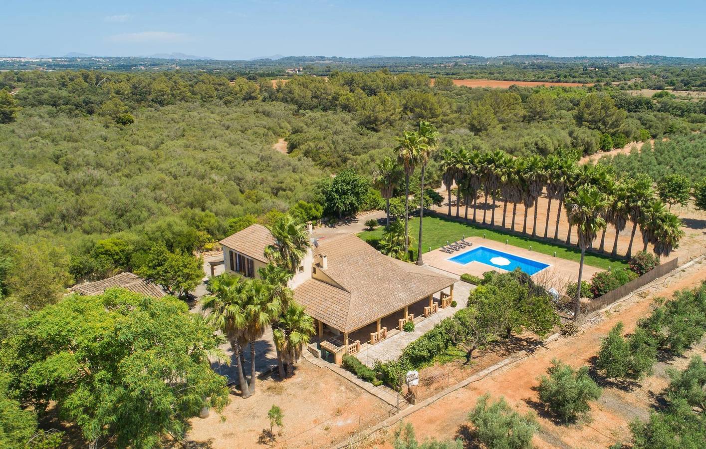 Ultimate Vacation Oasis with Pool and Kitchen in Llubí, Majorca Center