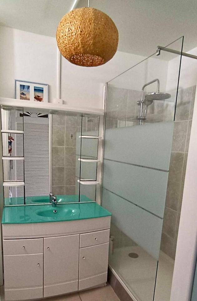 Gîte pour 4 personnes, avec piscine ainsi que jardin et vue dans Port De Saint Francois - 3