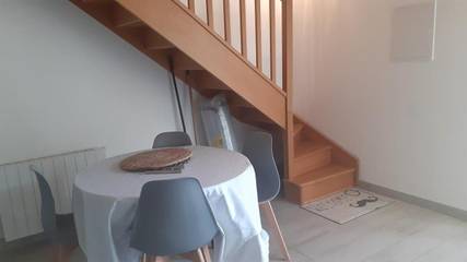 Maison de campagne pour 4 personnes, avec jardin ainsi que vue et terrasse, animaux acceptés à Ustou