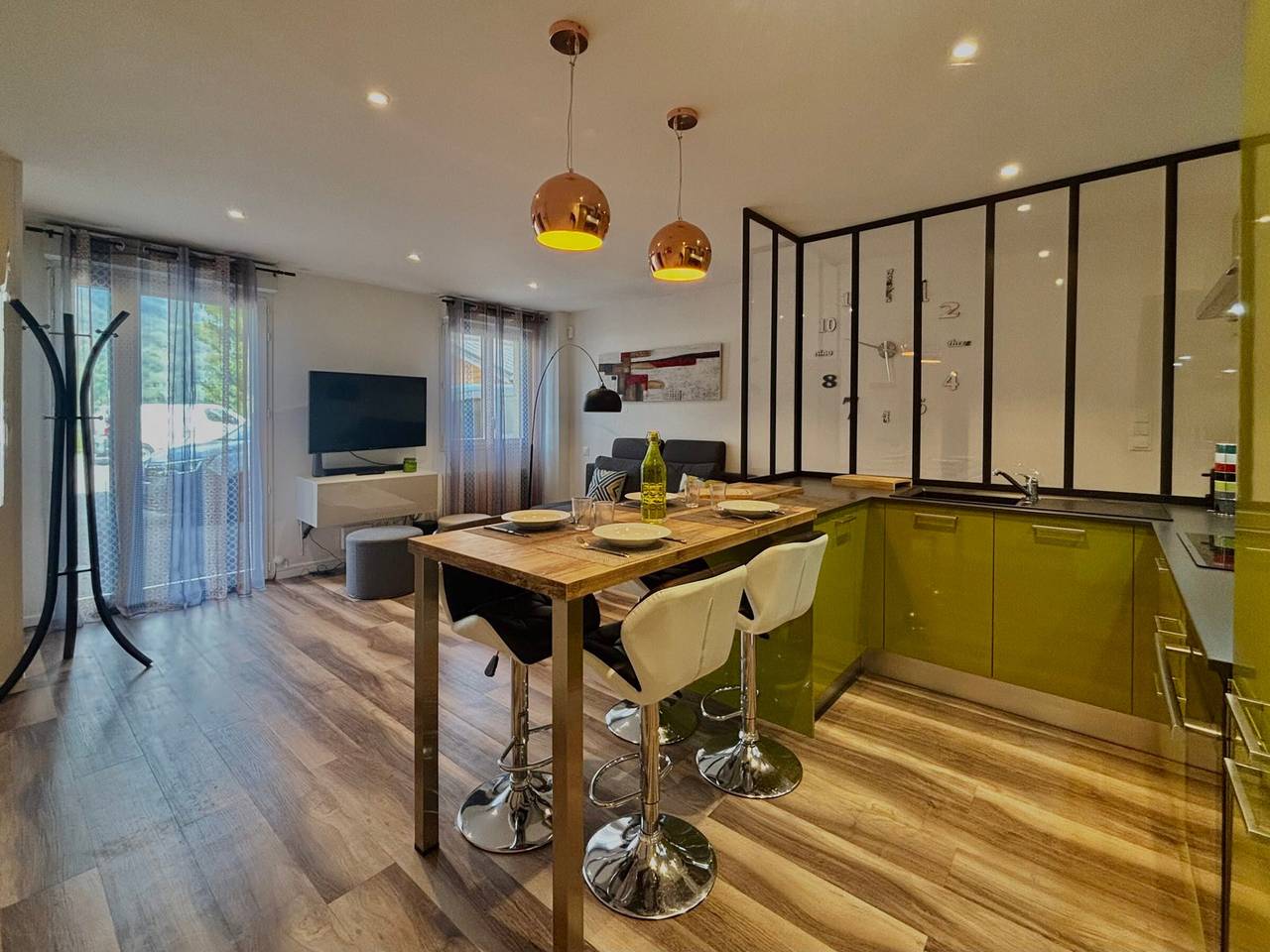 Appartement entier, Moderne T3 près de Morillon avec parking, Wifi, appareils à raclette et fondue in Bonneville, Région de Bonneville