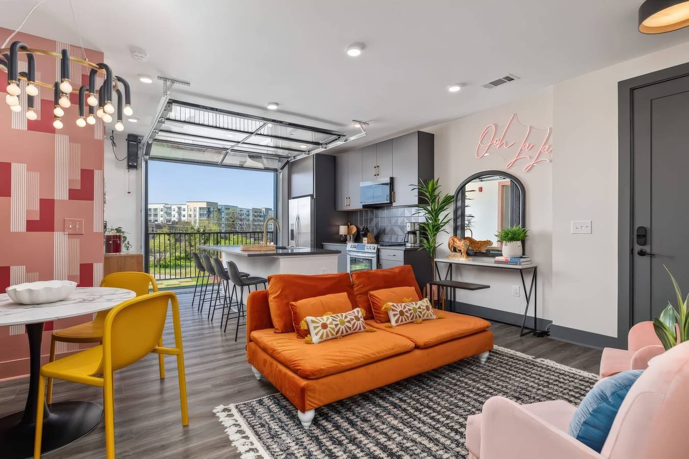 Entire apartment, The Penthouse - 3Br Rooftop - Downtown Nashville in Nashville, Tennessee