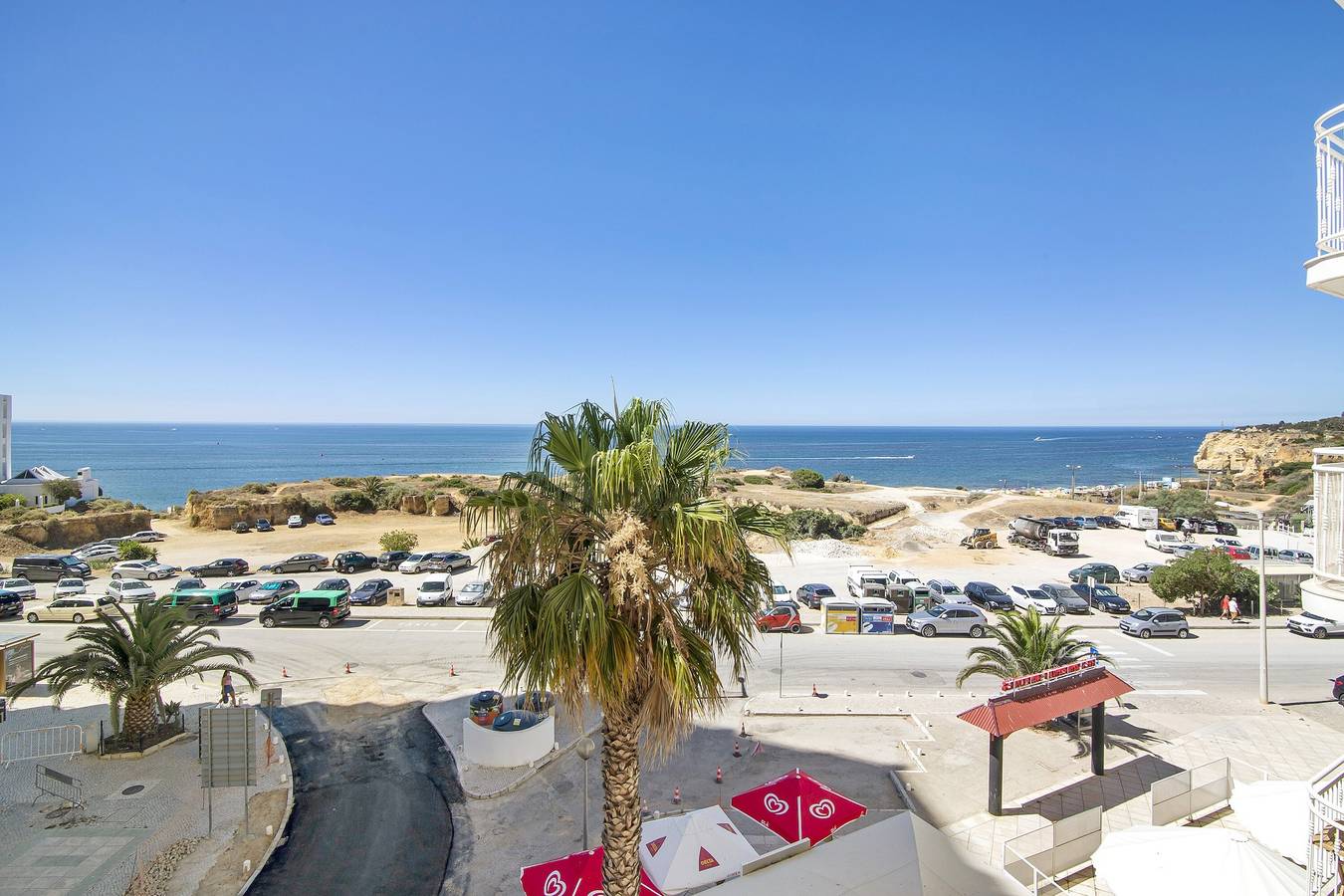 Apartamento entero, Apartamento Nau Bérrio 3ºd - Vistas al mar, piscina, aire acondicionado y Wi-Fi in Armação de Pêra (costa), Armação de Pera
