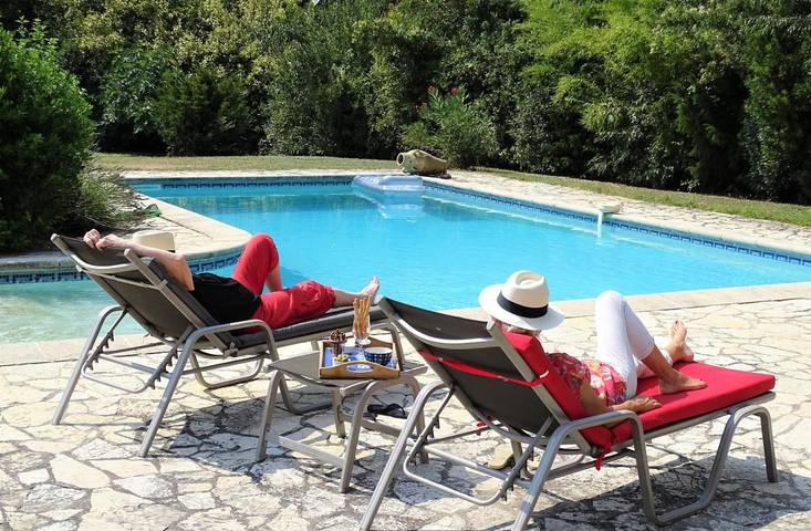 Location de vacances pour 4 personnes, avec Terrasse et Jardin ainsi que Bassin pour enfant et Piscine à Aix-en-Provence