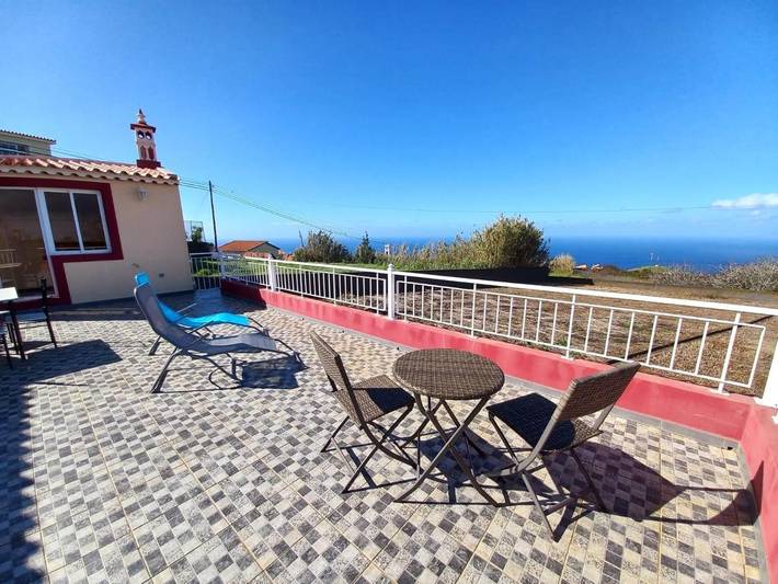 Location de vacances pour 5 personnes, avec Balcon ainsi que Terrasse et Vue à Ponta Do Pargo