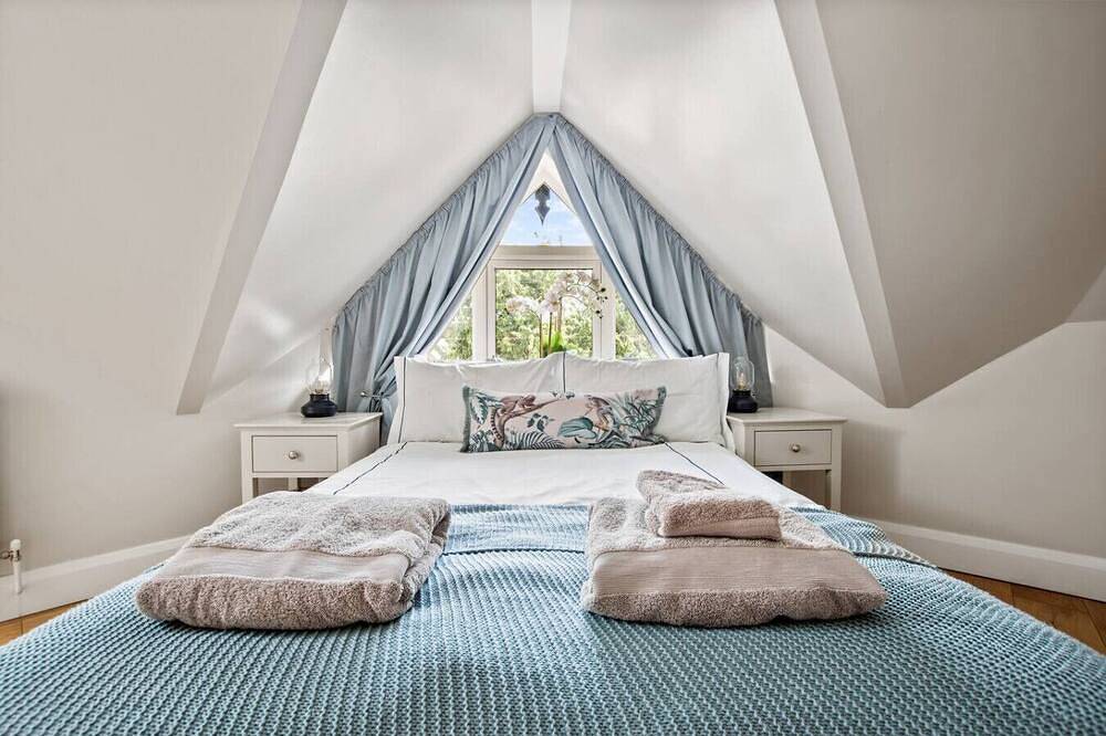 Entire apartment, Enjoy cosy comforts and local pub and restaurant discounts in the heart of Brockenhurst in Brockenhurst, Hampshire