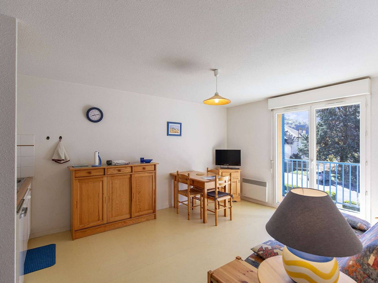 Ganze Wohnung, Gemütliche T2, 5 Pers, Parkplatz, zentrumsnah in Esquièze-Sère, Nationalpark Pyrenäen