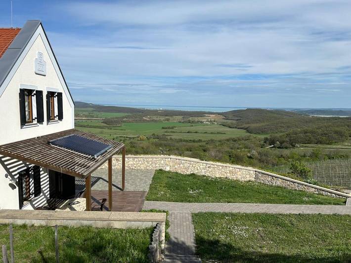 Villa für 8 Personen, mit Seeblick und Garten sowie Ausblick am Balaton