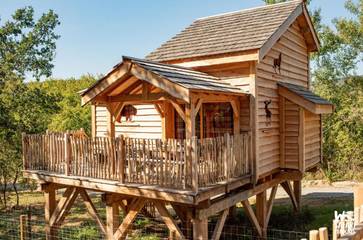 Gîte pour 6 personnes, avec vue et terrasse à Peaugres