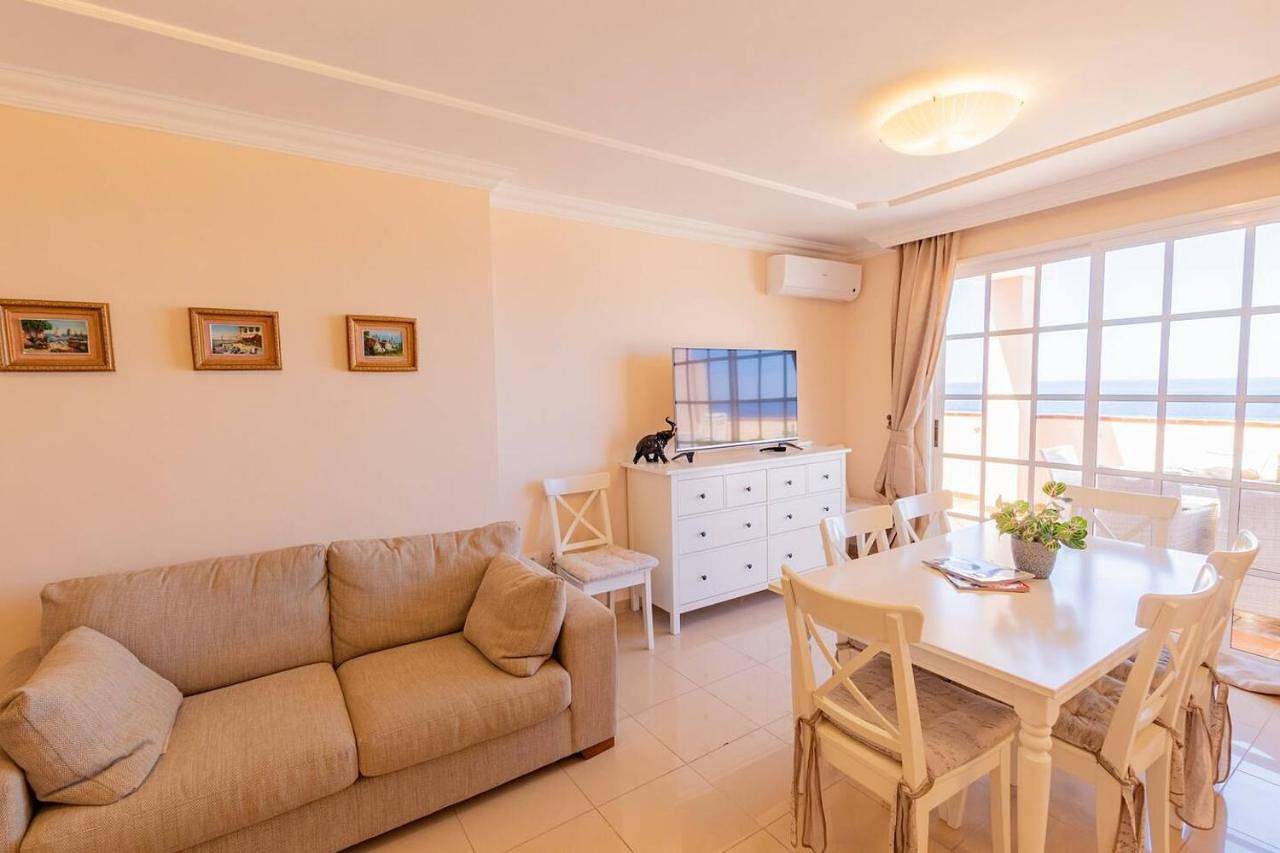 Apartamento entero, Penthouse Apt with Jacuzzi by Dream Homes Tenerife in Playa Neptuno (Santiago del Teide), Santiago del Teide