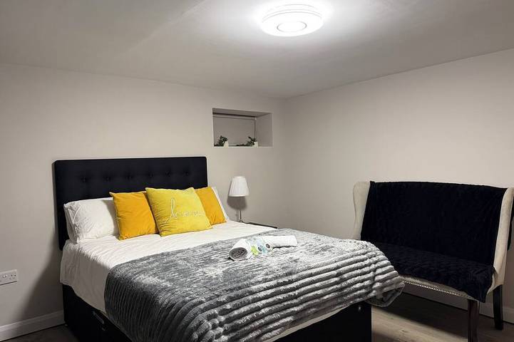 Stylish 1-Bed Apartment | Ideal for 2 Guests in Manchester, Greater Manchester