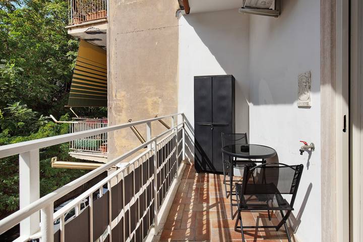 Alice’s House Apartment with Balcony, Wi-Fi, and Air Conditioning