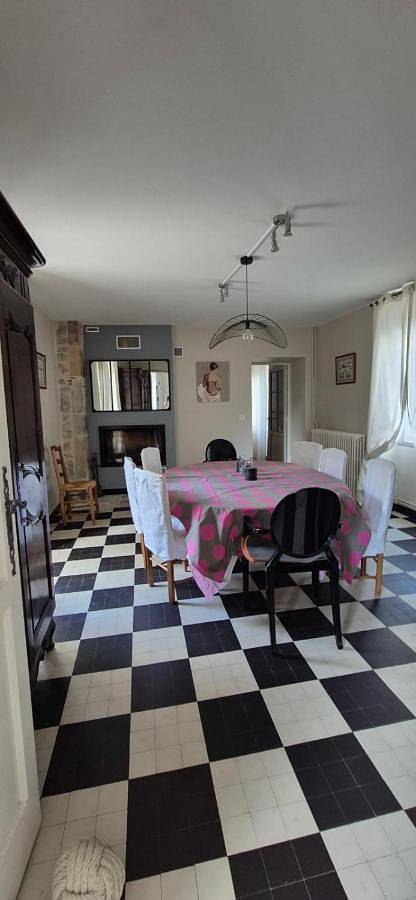 Location de vacances pour 12 personnes, avec terrasse ainsi que jardin et piscine à Bretenoux - 4
