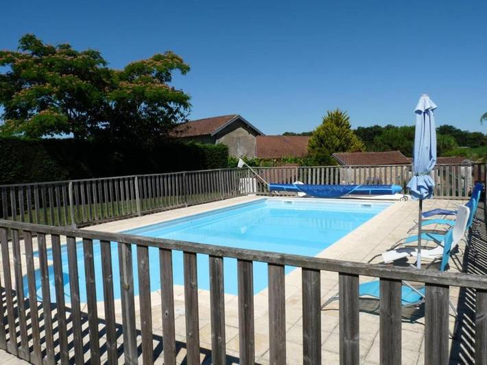 Location de vacances pour 6 personnes, avec piscine ainsi que terrasse et jardin à Vergt - 3